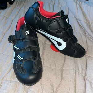 Size 40 Peloton cycling shoes (7-men,9-women)